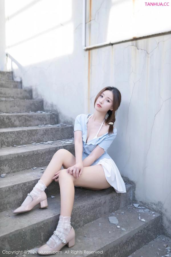   [XiuRen]高清写真图 2024.04.10 No.8369 杏子Yada 短裙美腿第20张图片